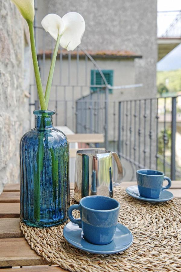 Il tavolino sul balcone